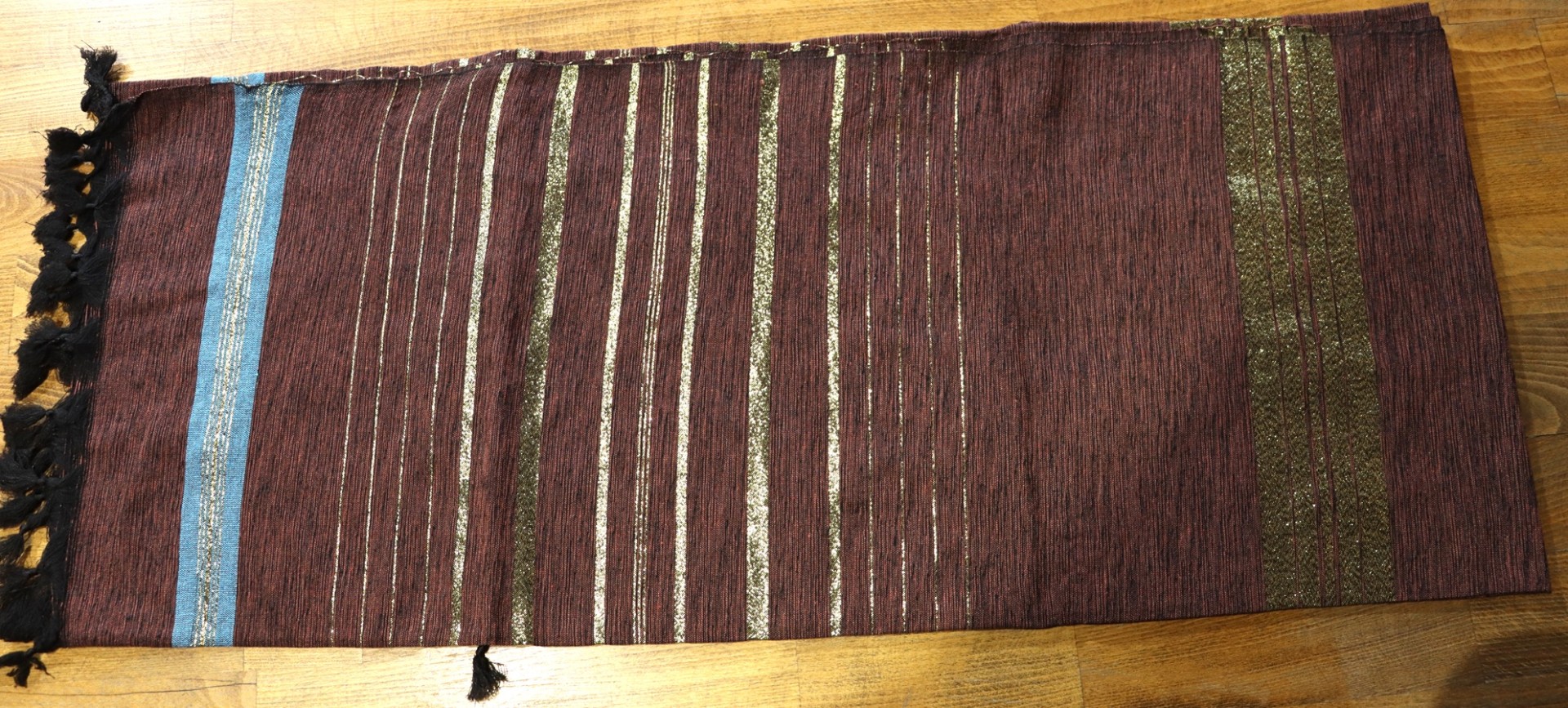 El Dokuması Sırmalı Puşu 125x125 cm – Geleneksel Desen